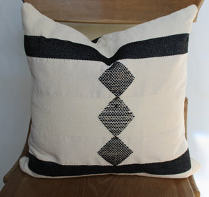 Saba pillow cover / black pattern