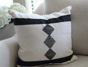 Saba pillow cover / black pattern